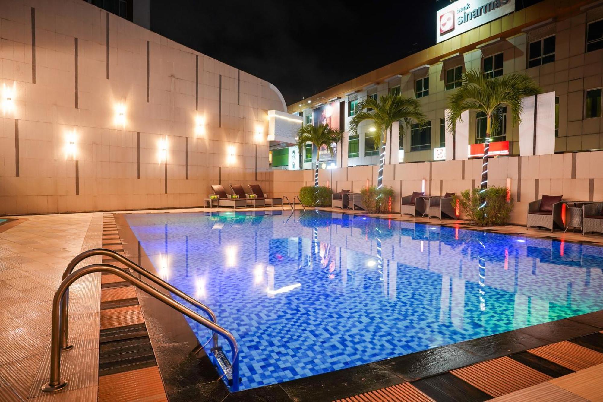 Nagoya Hill Hotel Batam Exterior foto